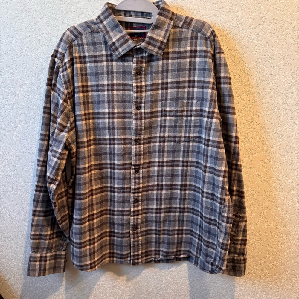 UNTUCKit Tan and Brown Button Down Shirt